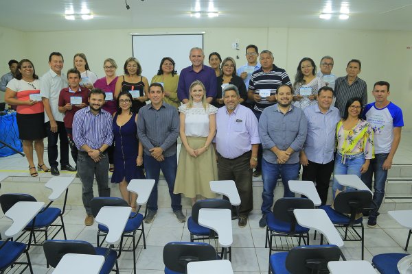 Prefeitura homenageia servidores pelas relevantes contribuições na administração pública municipal