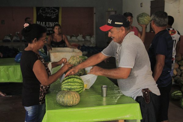 Mais de 400 famílias são beneficiadas com distribuição de alimentos do PAA