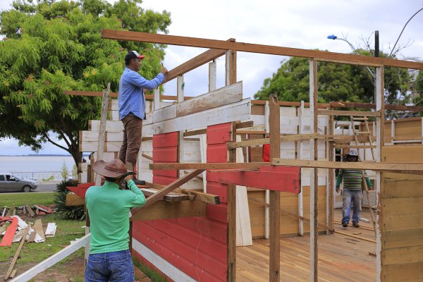 Prefeitura inicia montagem da Casinha do Papai Noel