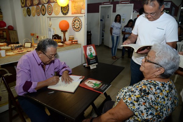 Lançamento do Livro do Edinaldo Mota tem música e papo informal