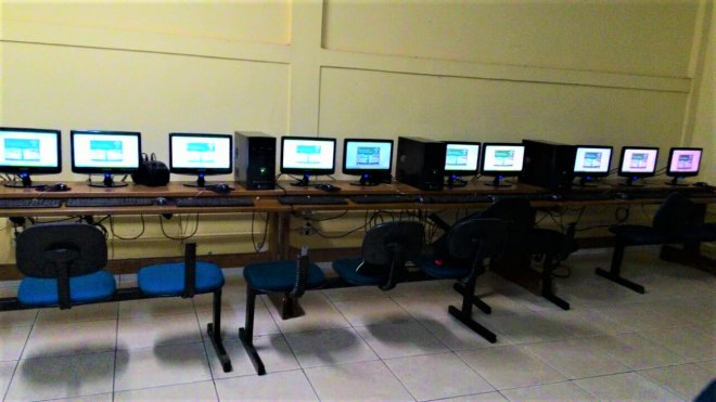 Laboratórios de informática de escolas da rede municipal recebem manutenção preventiva