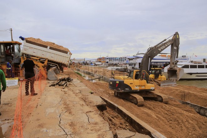 Mesmo com a subida do rio, obras do Projeto Orla prosseguem em ritmo acelerado