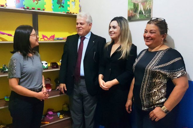 Secretária de Assistência Social acompanha presidente da OAB em doação de alimentos a projeto