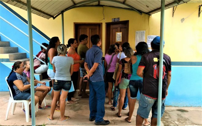 Pais lotam Escola de Artes no primeiro dia de matrículas para cursos de 2018