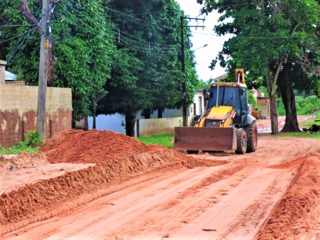 Prefeitura intensifica serviços de terraplenagem e limpeza em ruas de Santarém