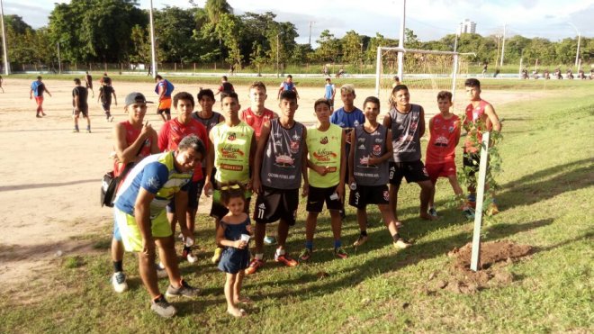 Prefeitura realiza serviço de arborização no campo externo do Parque da Cidade