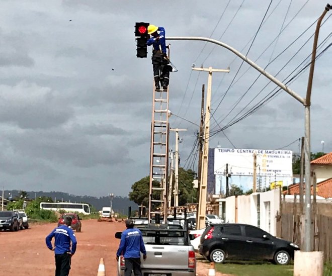 SMT faz monitoramento diário de sinalizações semafóricas