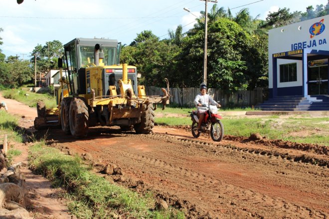 Prefeitura garante escoamento da produção e transporte escolar na área rural do município