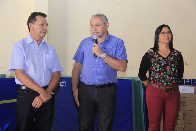 Prefeito Nélio Aguiar entrega 10 mil kits merenda escolar