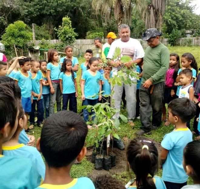 Escola na comunidade Diamantino recebe ação ambiental