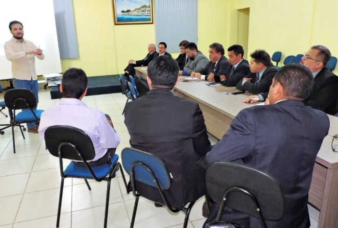 Titular da Seminfra apresenta ações da secretaria para parlamentares