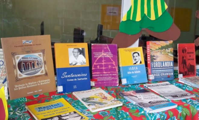 Biblioteca Municipal realiza exposição de livros que contam a História de Santarém