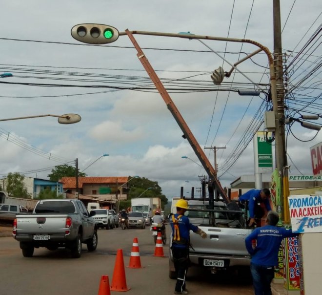 SMT realiza ajuste em tempo de sinalização semafórica