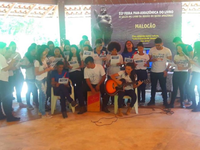 Indígenas Warao interagem com alunos de Umei no XI Salão do Livro