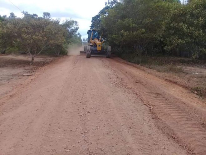 Prefeitura segue com serviços em estradas vicinais na zona rural