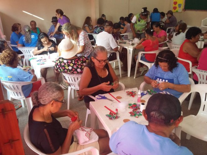 Idosos do Cras São Jose Operário participam de oficina de artesanato