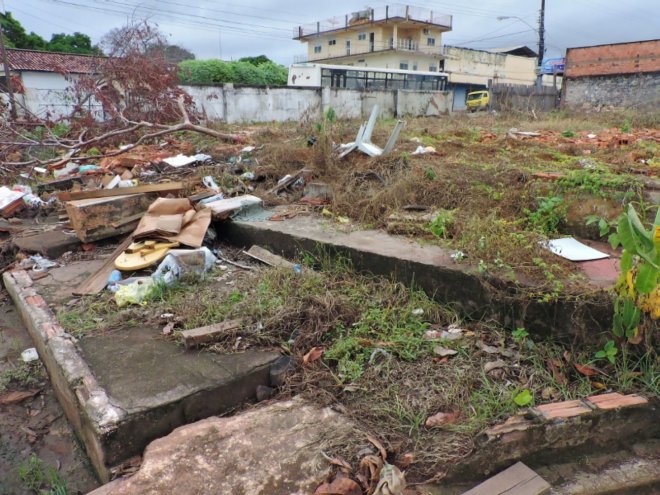 Prefeitura alerta proprietários de terrenos baldios