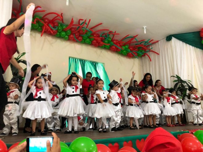 Culminância de projeto "A Magia do Natal" é realizada com sucesso e encantou público