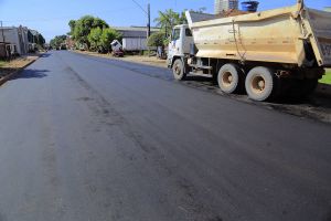 Travessa Bauru recebe asfalto no bairro Aparecida