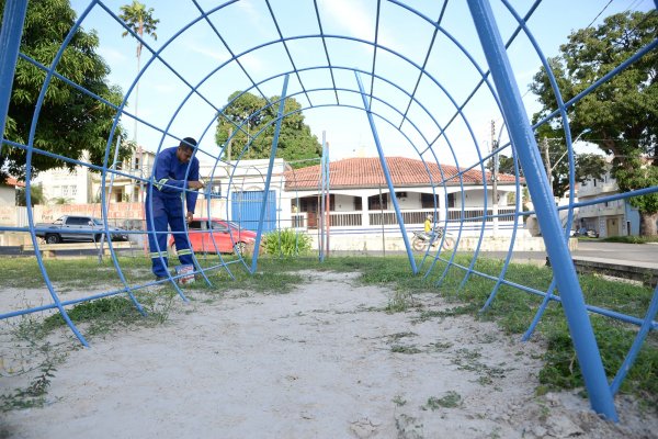 Prefeitura inicia obras de revitalização da Praça Barão de Santarém