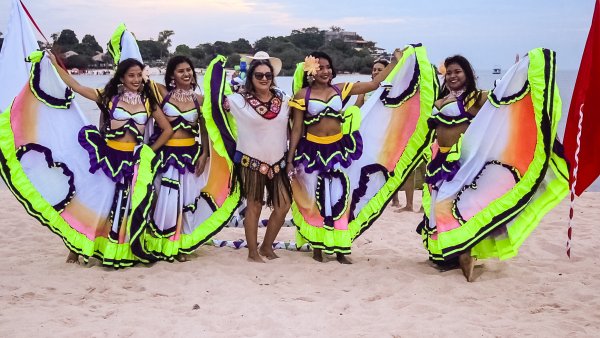 Pôr do Sol na Ilha do Amor encanta visitantes e turistas em Alter do Chão