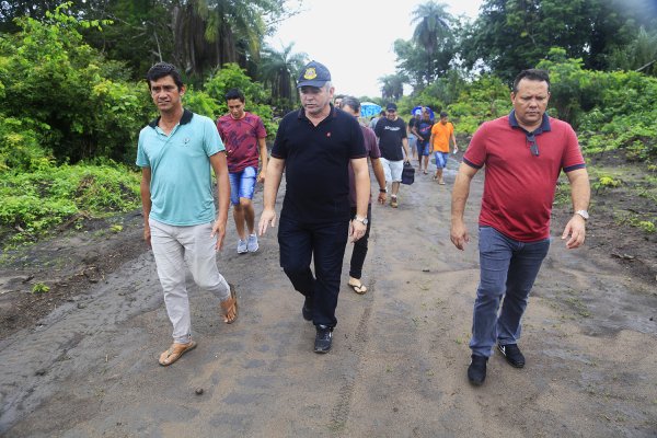 Prefeito de Santarém vistoria obras de abertura de ramais na região do Tapajós