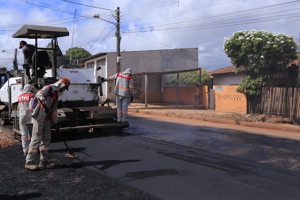 Trecho da Rua Quixadá no bairro Esperança ganha recapeamento asfáltico