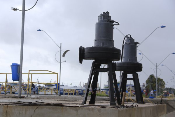 Prefeitura inicia instalação de bombas de sucção na Avenida Tapajós