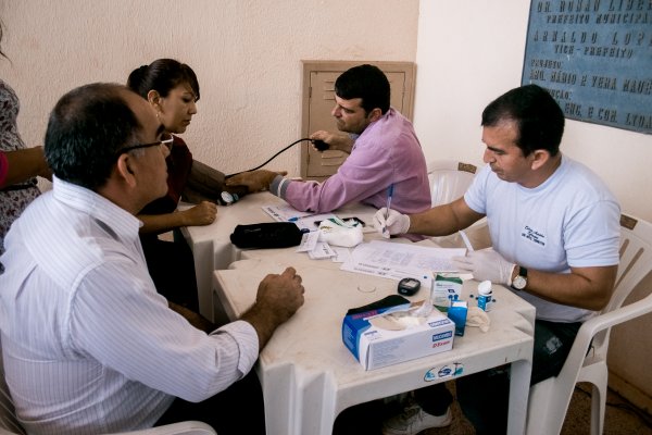 Ação social do Dia do Trabalhador oferece atendimentos de saúde e de beleza aos servidores