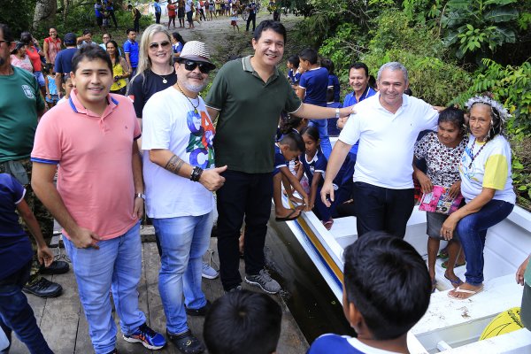 Doação de lancha é fruto da parceria entre comunidade Parauá e gestão municipal