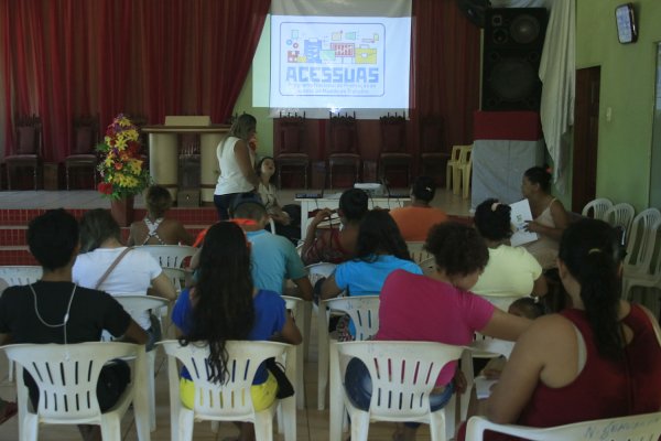 Elaboração de currículos foi destaque em oficina de qualificação profissional do Acessuas Trabalho