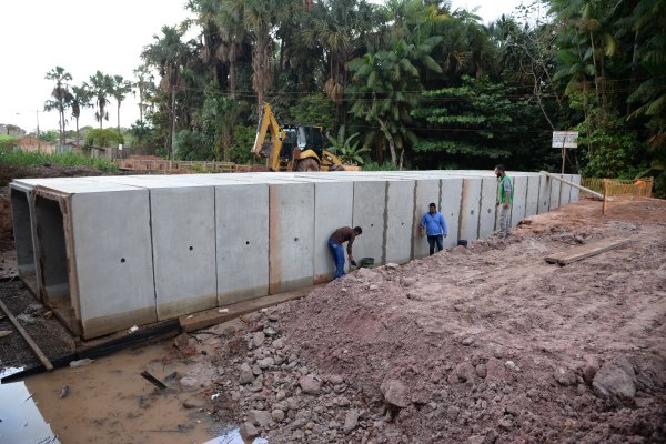 Obras na ponte de concreto da Dom Frederico seguem em ritmo acelerado