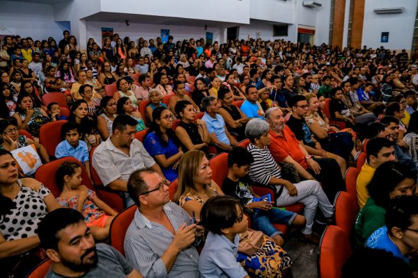 Espetáculo 'A Arte Que Vem Delas' leva centenas de pessoas à Casa da Cultura