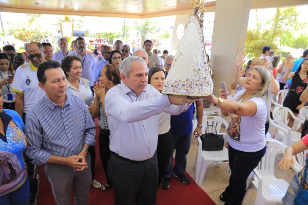 Imagem Peregrina de Nossa Senhora de Nazaré visita a Prefeitura de Santarém