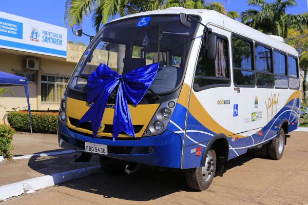 Micro-ônibus com acessibilidade é entregue para fortalecer Assistência Social de Santarém