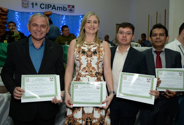 Gestores municipais são agraciados com a honraria “Amigos do Pelotão Ambiental”