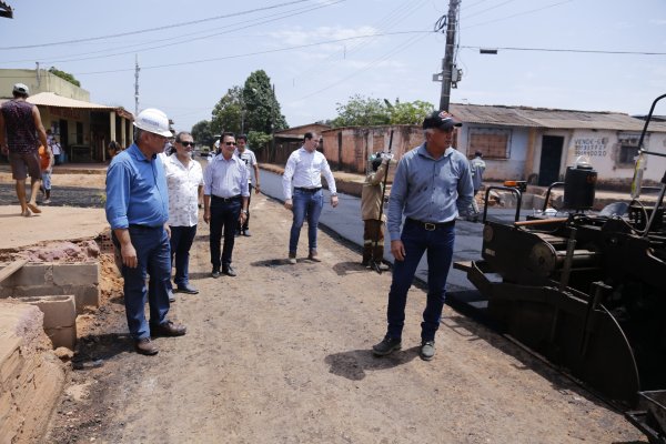 Prefeito vistoria pavimentação do anel viário da Nova República e Vitória-Régia