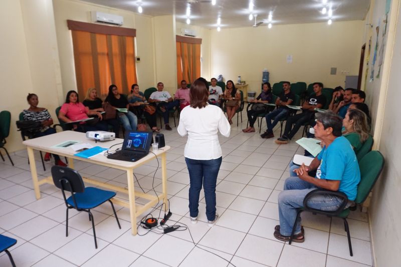 Colaboradores da Casa de Acolhimento Reviver passam por capacitação