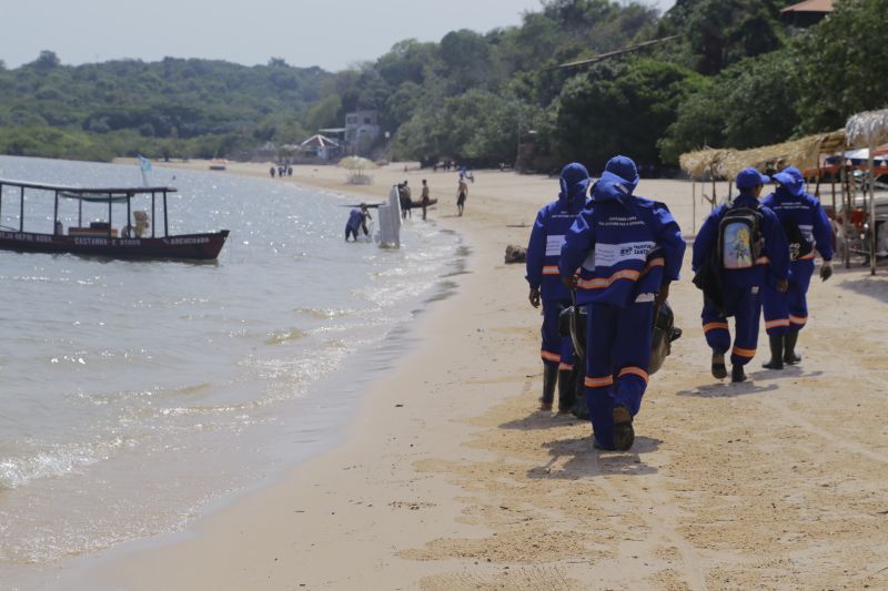 Prefeitura realiza ação de limpeza na praia  Pajuçara