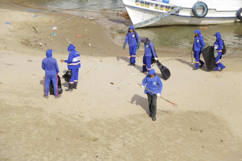 Projeto Praia Limpa recolhe lixo na praia em frente à Igreja da Matriz