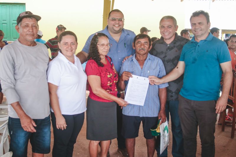 Trabalhadores rurais da região do Aritapera recebem com festa Contratos de Concessão de Uso de terras