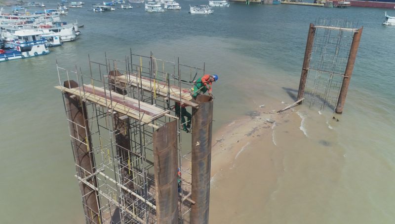Obras na orla da cidade prosseguem com implantação de píeres