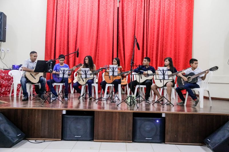 Recital de violões encanta público na Escola de Artes