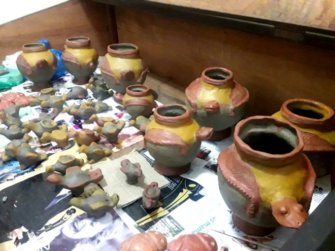 Oficina de artesanato em argila tem produções inéditas de réplicas tapajônicas