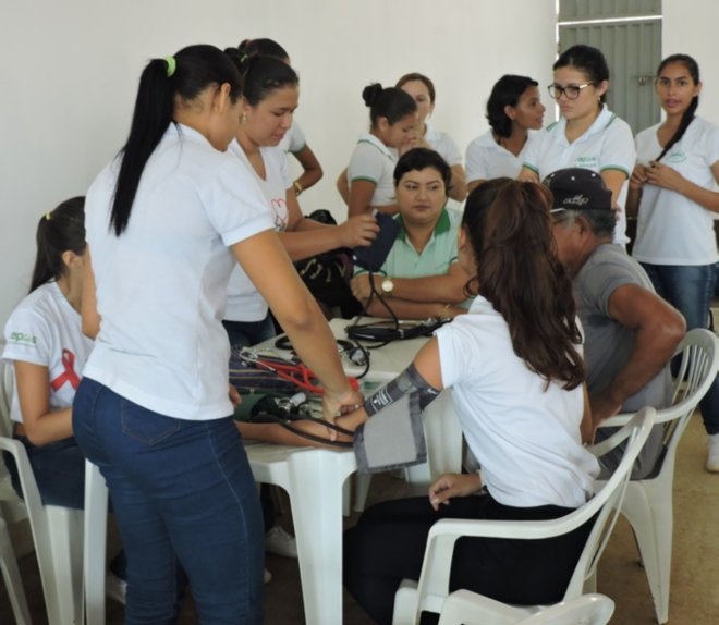 Moradores do Residencial Salvação recebem serviços gratuitos de cidadania por meio do TTS