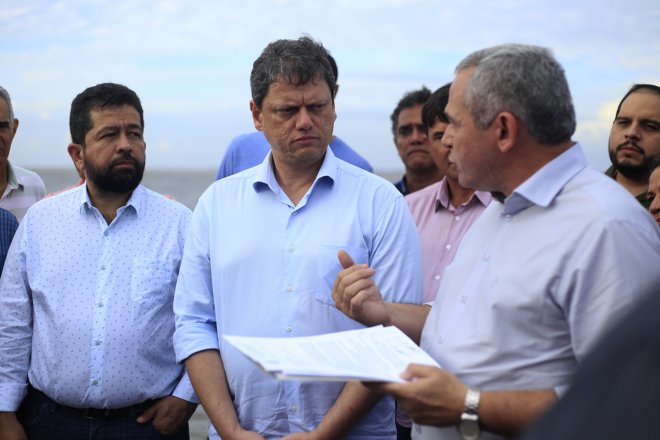 Prefeito entrega demanda de infraestrutura e logística regional ao ministro Tarcísio Gomes