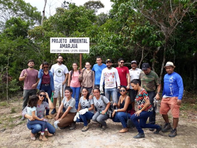 Ação de sensibilização ambiental retira lixo às margens do Igarapé do Juá