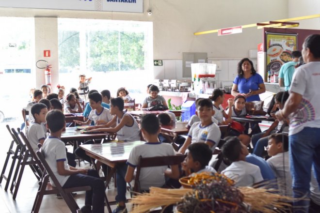 'Turismo na Escola' leva alunos da Rede Municipal de Ensino para experiência turística em Santarém