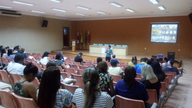 Pedagogos e coordenadores de Umeis e Cemeis participam de formação sobre educação especial