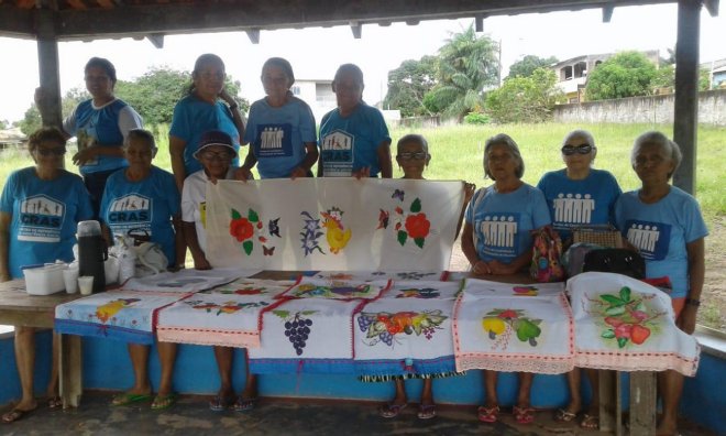 Oficina de pintura em guardanapo é alternativa de renda para usuárias do Cras Santarenzinho